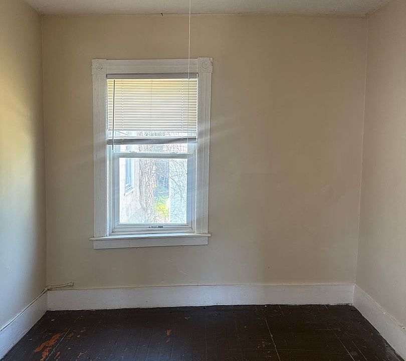 2nd image of 361-363 Chapel St #C