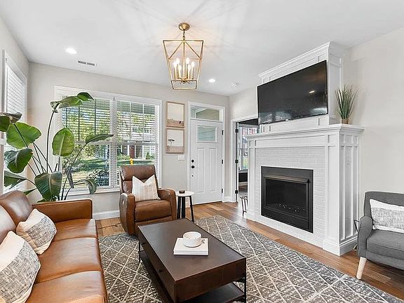 3rd image of 2506 Walden Blvd