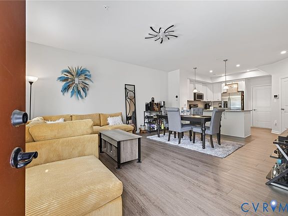 4th image of 7947 Independence Dr