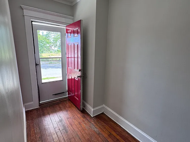 115 Smith St — Photo 10