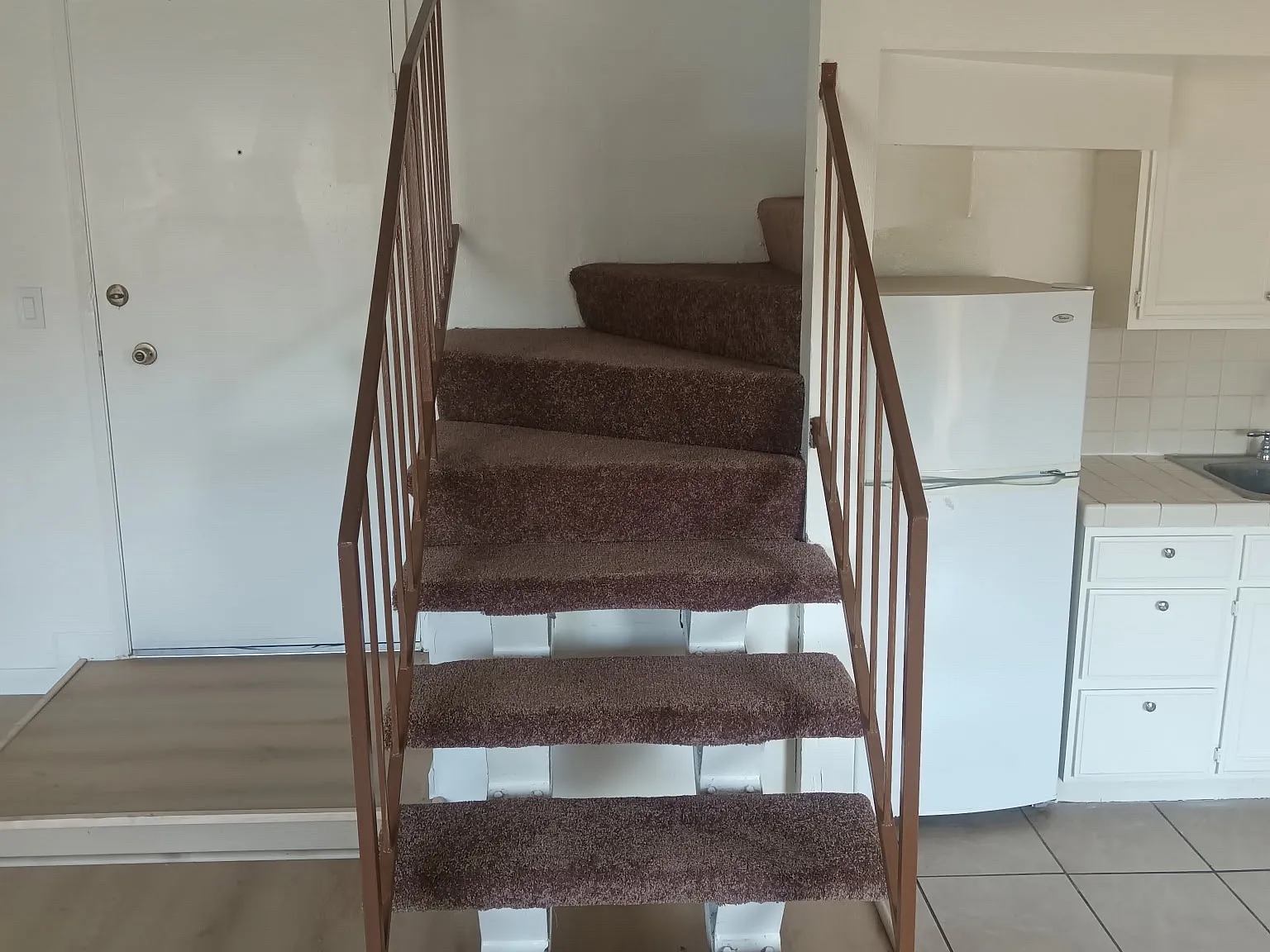 1552 N Mariposa Ave — Photo 2