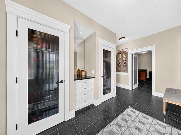 4th image of 117 N Evanspark Cir NW