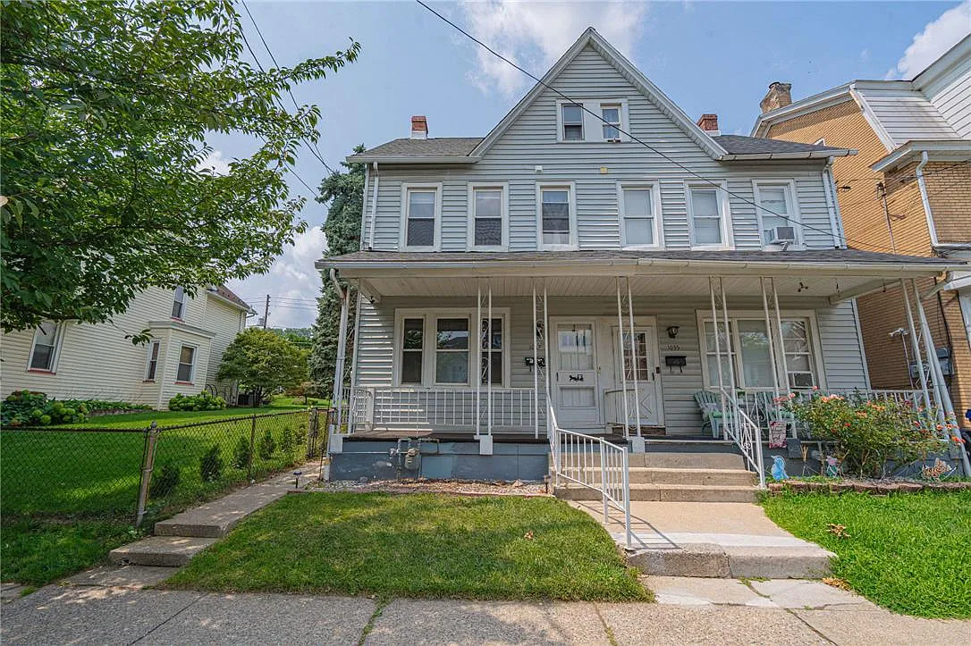 3 bed, 1.5 bath, 1379 sqft, $2,100 — Photo 1
