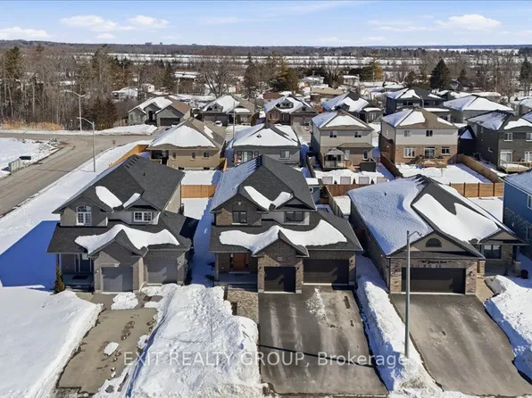 106 Ledgerock Ct, Quinte West, ON K8R 0A6