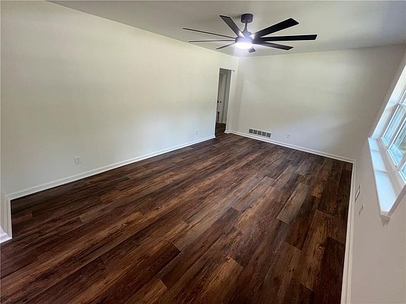 5th image of 706 Jones Mill Rd