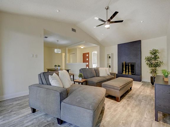 4th image of 6606 Woodhue Dr