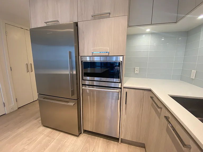 680 Seylynn Cres #1604 — Photo 3