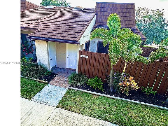 3rd image of 4127 Palm Bay Cir