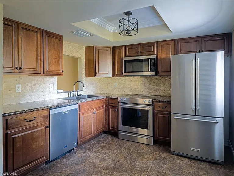 7631 Piping Rock Ct — Photo 3