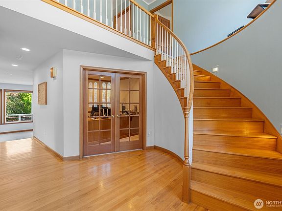 5th image of 2916 16th Street SE