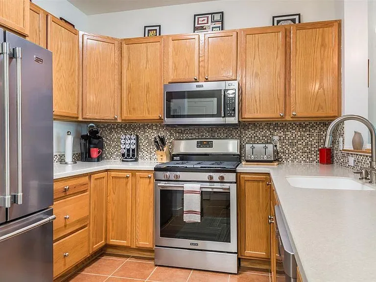410 Farrell St — Photo 18