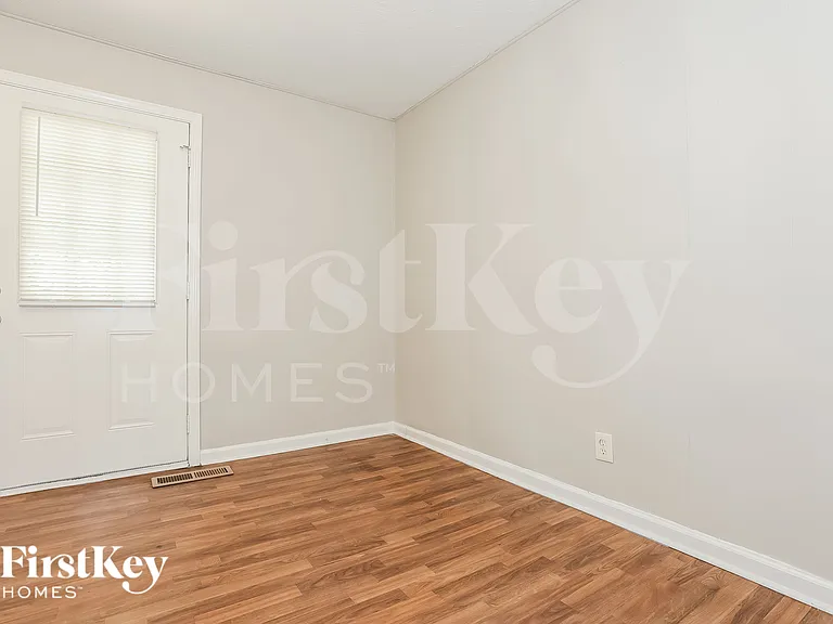 4971 Oakdale Dr — Photo 5