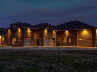 4105 King Air Ct, Granbury, TX 76049