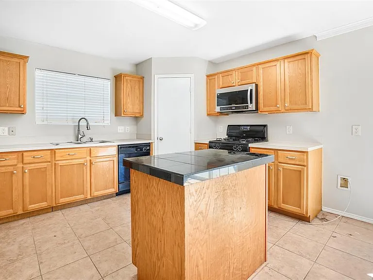 410 Laurel Sage Dr — Photo 13