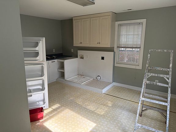 5th image of 105 Montgomery St APT C