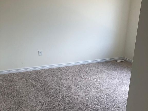 3rd image of 480 Black Cherry Cres