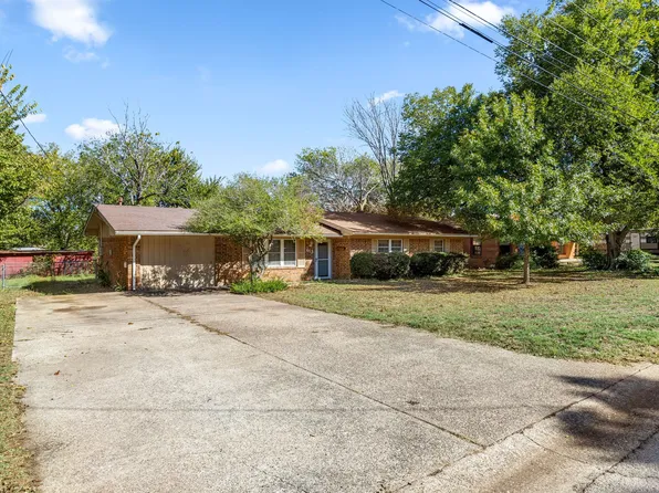 613 Pillar St, Bowie, TX 76230