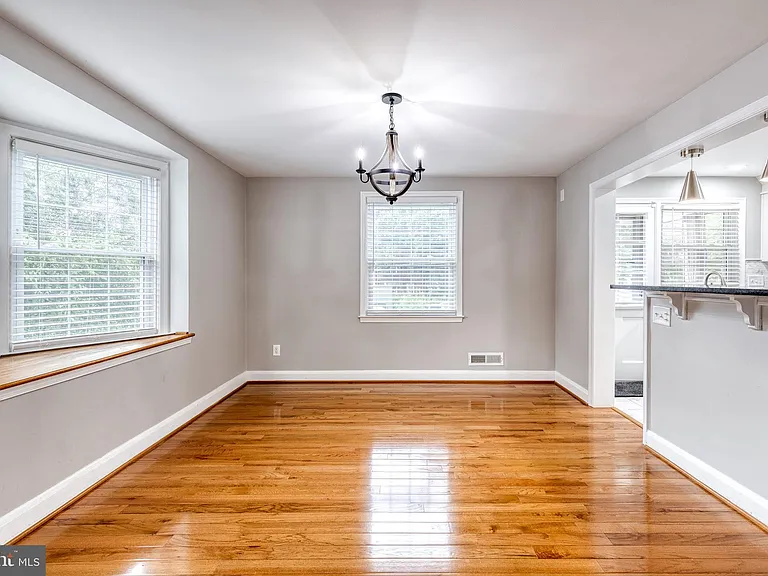 1517 Dellsway Rd — Photo 9