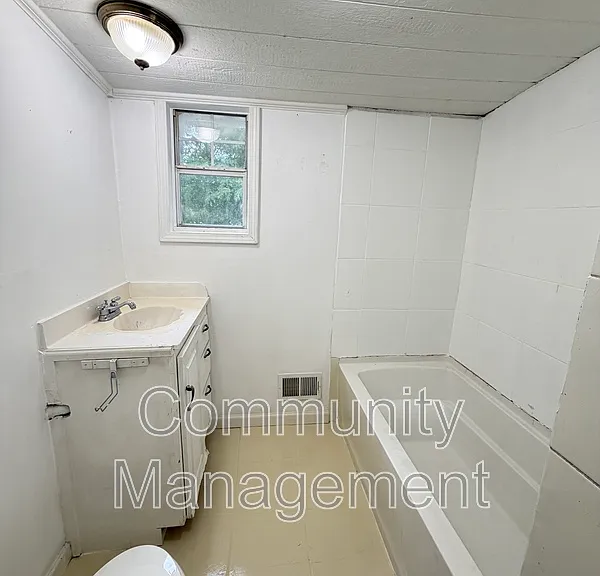 18819 Greenwell Springs Rd #D4 — Photo 12