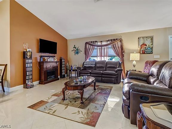 5th image of 1139 SE 18th St