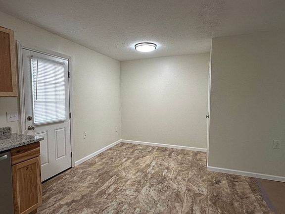 5th image of 302 Carroll Dr