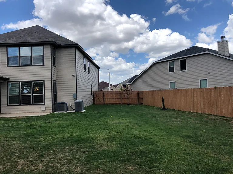 408 Landmark Stone — Photo 3