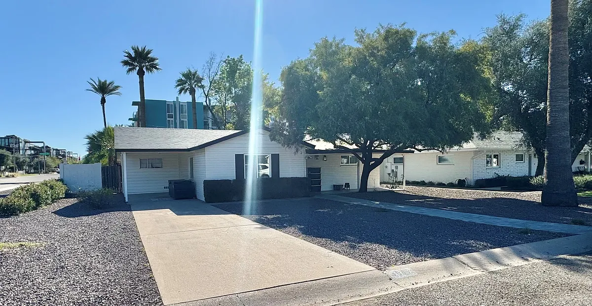 Building Photo - 3547 E Meadowbrook Ave