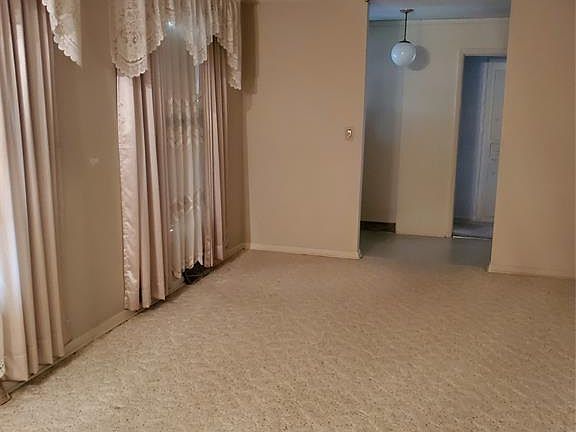 3rd image of 255 Brookwood Cir