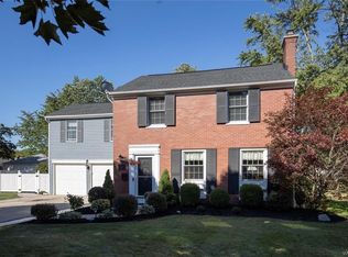 145 Columbia Dr, Williamsville, NY 14221