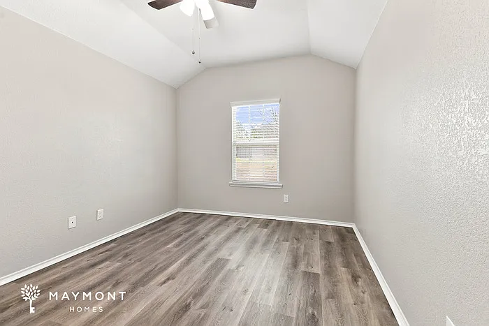 1207 Savannah Ridge Dr — Photo 10