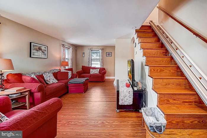 2nd image of 222 Robbins St
