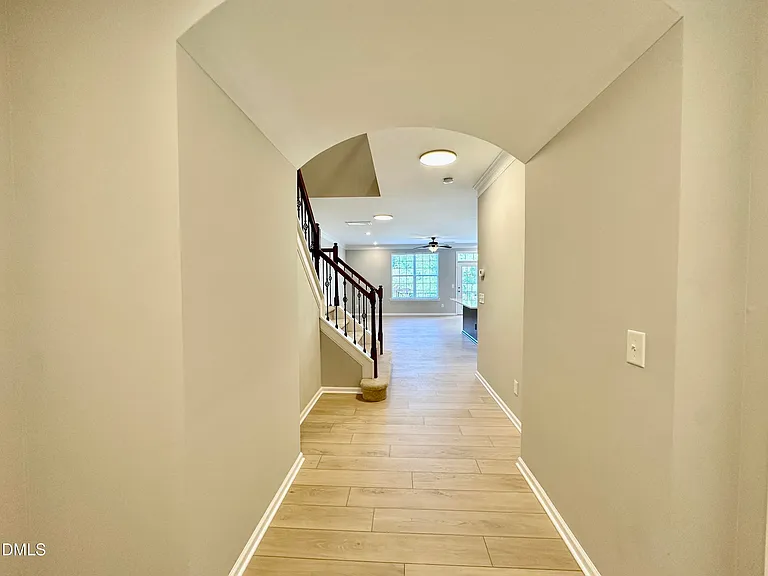 323 Longchamp Ln — Photo 6