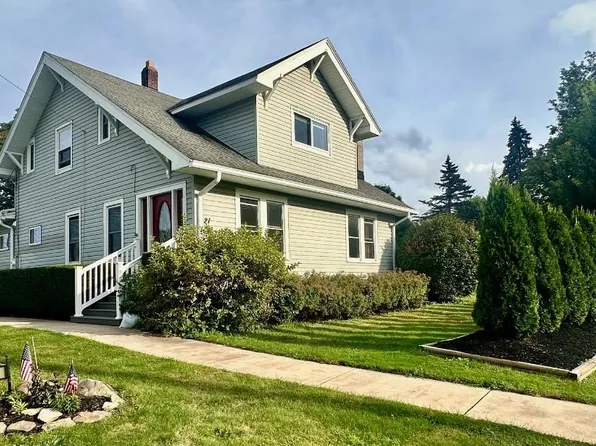 21 Center St, Forestville, NY 14062