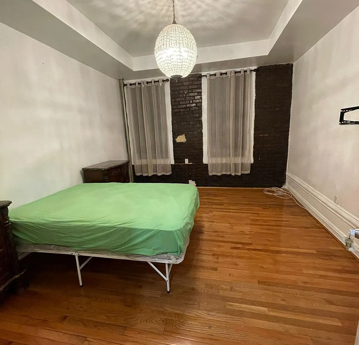3 bed, $1,200 — Photo 1