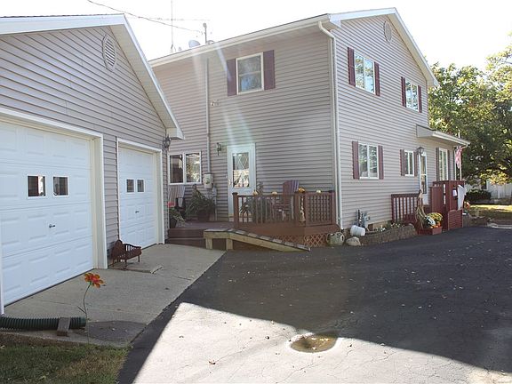 2nd image of 907 W South 1st St
