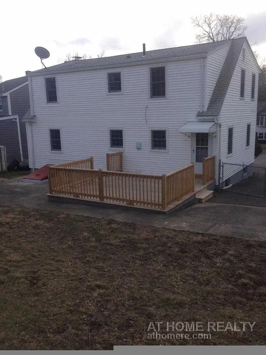 Building Photo - Westmoor Rd