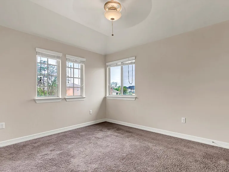 7008 Hester Rd — Photo 15