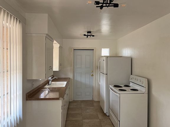 LIGHT AND BRIGHT KITCHEN