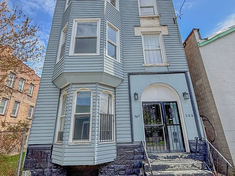 204 1st St — Photo 14