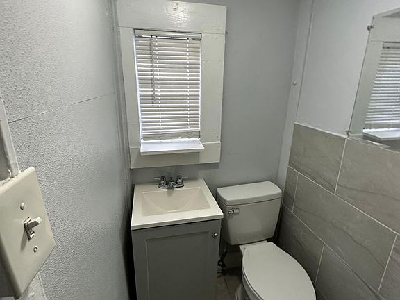 2nd image of 707 Franklin St