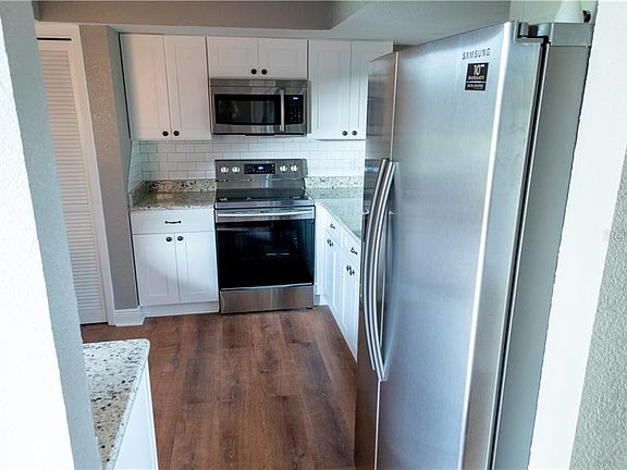 5th image of 459 Lake Carolyn Cir