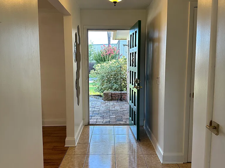 1661 Bartlett Ave — Photo 9