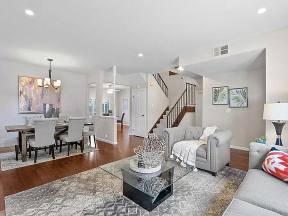 3rd image of 4554 Amiens Ave