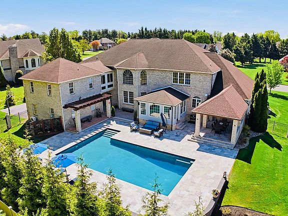 2nd image of 17 Chadwick Dr