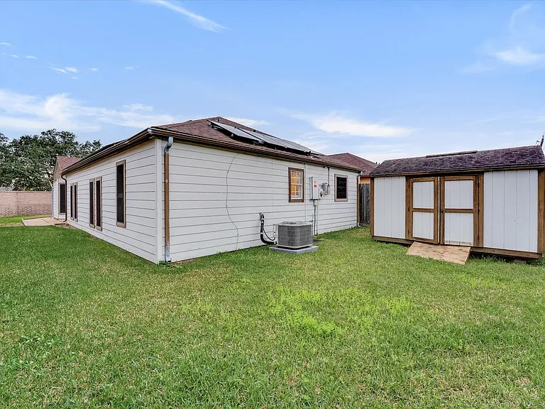 9407 Stockwell Dr — Photo 24