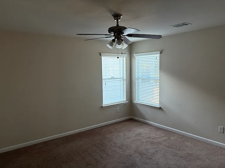 327 Remington Heights Dr — Photo 9
