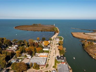 Main St, Huron, OH, 44839