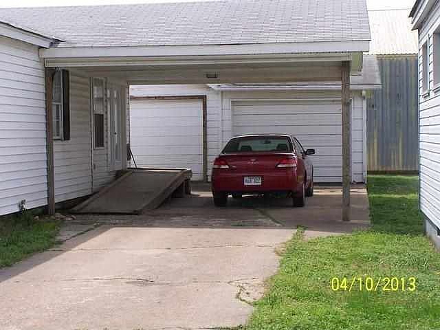 2nd image of 809 Cedar St