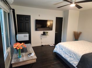 17566 Chase St, Northridge, CA 91325