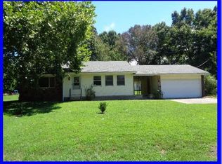 411 Merideth St, Cassville, MO 65625